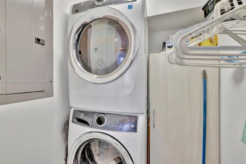 Condo in Fort Lauderdale, Florida, 3 bedrooms  № 1695776 - photo 30