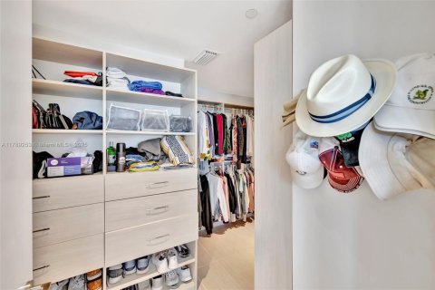 Condo in Fort Lauderdale, Florida, 3 bedrooms  № 1695776 - photo 24