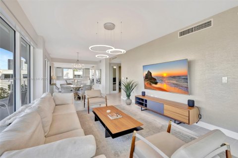 Condo in Fort Lauderdale, Florida, 3 bedrooms  № 1695776 - photo 11