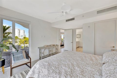 Condo in Fort Lauderdale, Florida, 3 bedrooms  № 1695776 - photo 21