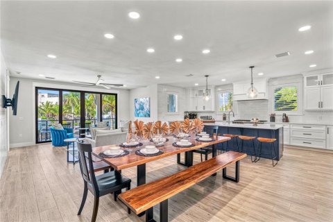 House in Sarasota, Florida 7 bedrooms, 390 sq.m. № 2118429 - photo 14