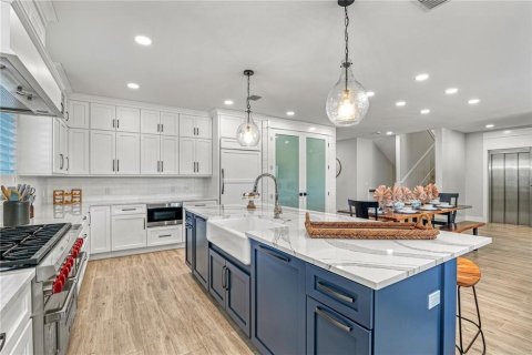 House in Sarasota, Florida 7 bedrooms, 390 sq.m. № 2118429 - photo 8