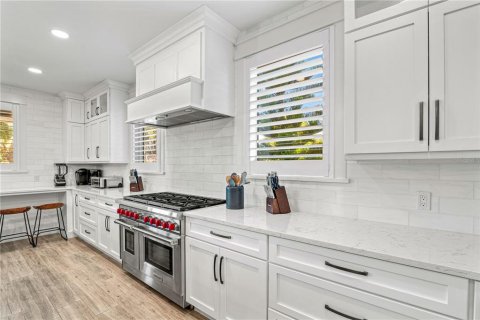 House in Sarasota, Florida 7 bedrooms, 390 sq.m. № 2118429 - photo 10