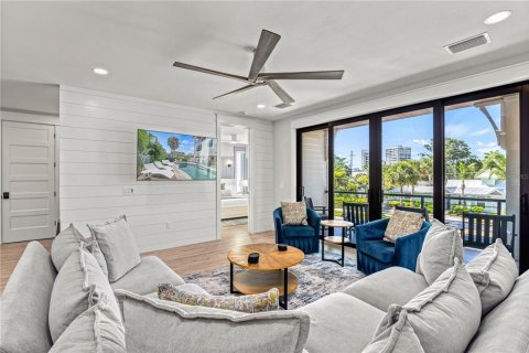 House in Sarasota, Florida 7 bedrooms, 390 sq.m. № 2118429 - photo 18