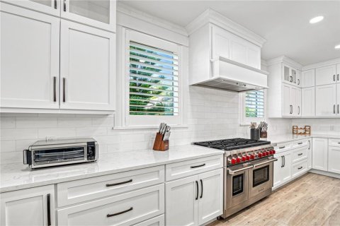 House in Sarasota, Florida 7 bedrooms, 390 sq.m. № 2118429 - photo 11