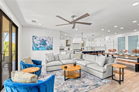 House in Sarasota, Florida 7 bedrooms, 390 sq.m. № 2118429 - photo 16