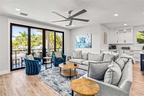 House in Sarasota, Florida 7 bedrooms, 390 sq.m. № 2118429 - photo 15