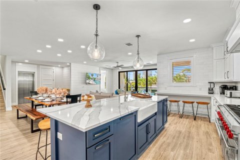 House in Sarasota, Florida 7 bedrooms, 390 sq.m. № 2118429 - photo 7