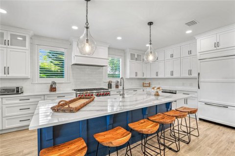House in Sarasota, Florida 7 bedrooms, 390 sq.m. № 2118429 - photo 9