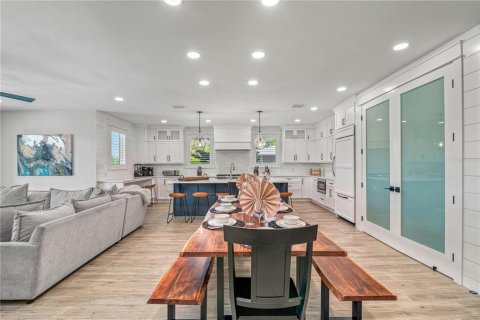 House in Sarasota, Florida 7 bedrooms, 390 sq.m. № 2118429 - photo 12