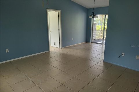 Villa ou maison à louer à Port Charlotte, Floride: 3 chambres, 122.54 m2 № 2167855 - photo 2