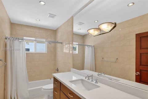 Casa en venta en North Miami Beach, Florida, 4 dormitorios, 349.78 m2 № 2040006 - foto 28