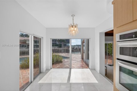 Casa en venta en North Miami Beach, Florida, 4 dormitorios, 349.78 m2 № 2040006 - foto 16