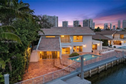 Villa ou maison à North Miami Beach, Floride 4 chambres, 349.78 m2 № 2040006