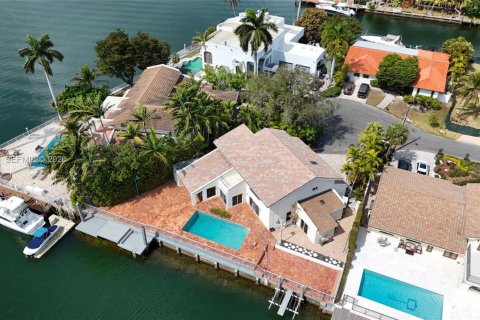 Casa en venta en North Miami Beach, Florida, 4 dormitorios, 349.78 m2 № 2040006 - foto 3