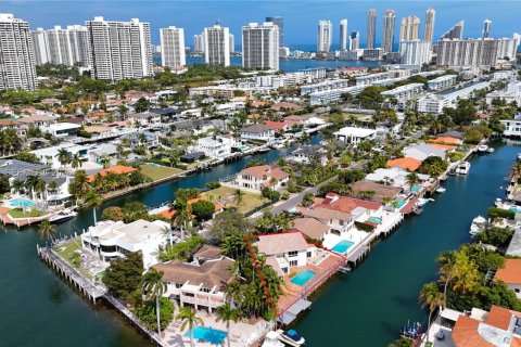 Casa en venta en North Miami Beach, Florida, 4 dormitorios, 349.78 m2 № 2040006 - foto 4