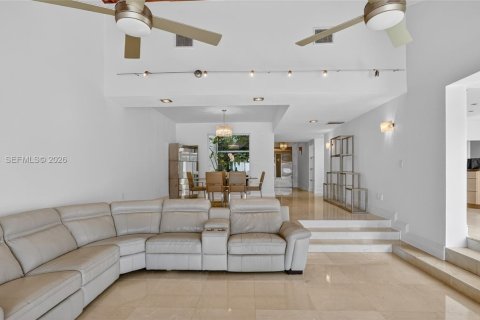 Casa en venta en North Miami Beach, Florida, 4 dormitorios, 349.78 m2 № 2040006 - foto 9