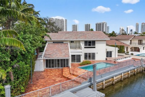 Casa en venta en North Miami Beach, Florida, 4 dormitorios, 349.78 m2 № 2040006 - foto 2