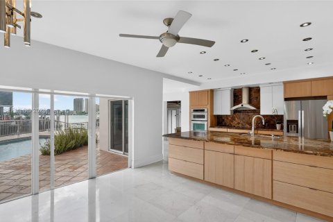 Casa en venta en North Miami Beach, Florida, 4 dormitorios, 349.78 m2 № 2040006 - foto 12
