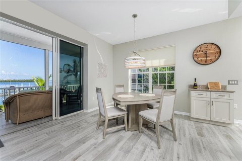 Condo in Englewood, Florida, 2 bedrooms  № 1636764 - photo 11