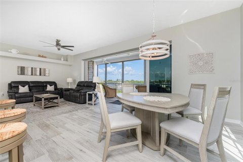 Condo in Englewood, Florida, 2 bedrooms  № 1636764 - photo 10