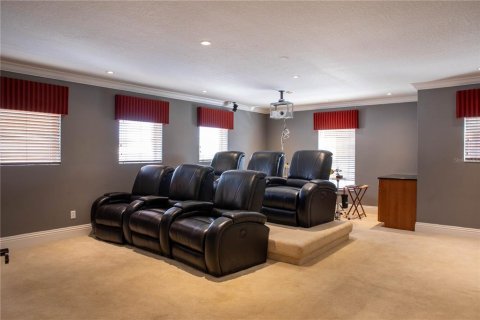 House in Casselberry, Florida 4 bedrooms, 347.83 sq.m. № 2429201 - photo 25