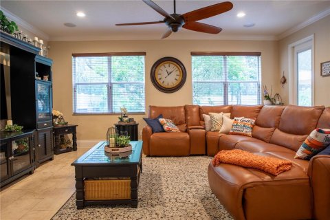 House in Casselberry, Florida 4 bedrooms, 347.83 sq.m. № 2429201 - photo 16
