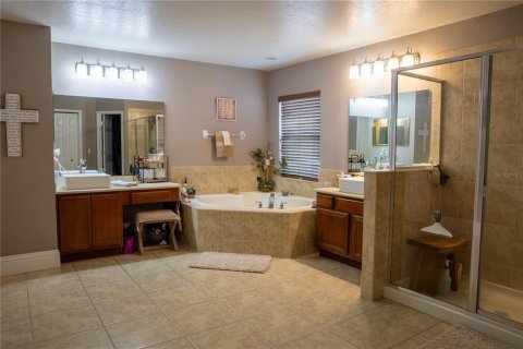 House in Casselberry, Florida 4 bedrooms, 347.83 sq.m. № 2429201 - photo 20