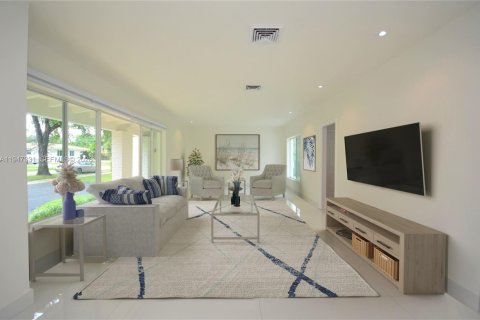House in Coral Gables, Florida 3 bedrooms, 159.79 sq.m. № 2003373 - photo 5