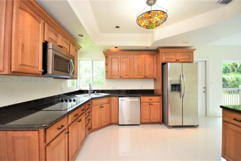 House in Coral Gables, Florida 3 bedrooms, 159.79 sq.m. № 2003373 - photo 8