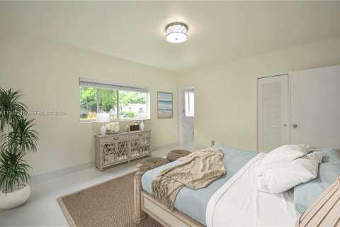 House in Coral Gables, Florida 3 bedrooms, 159.79 sq.m. № 2003373 - photo 13