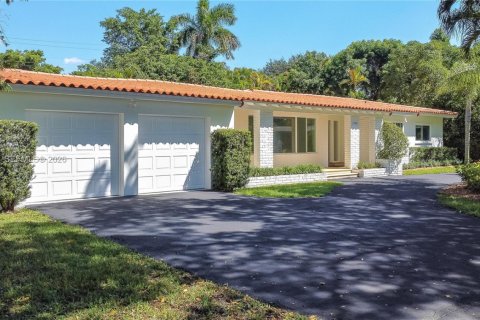 House in Coral Gables, Florida 3 bedrooms, 159.79 sq.m. № 2003373