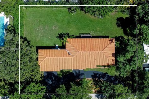 House in Coral Gables, Florida 3 bedrooms, 159.79 sq.m. № 2003373 - photo 3