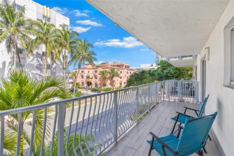 Condo in Miami Beach, Florida, 2 bedrooms  № 2020730 - photo 4