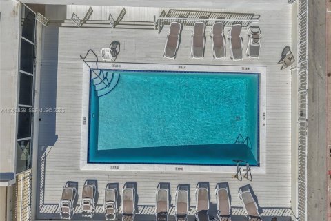 Condo in Miami Beach, Florida, 2 bedrooms  № 2020730 - photo 22