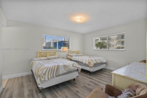 Condo in Miami Beach, Florida, 2 bedrooms  № 2020730 - photo 13