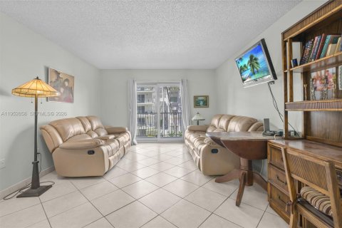 Condo in Miami Beach, Florida, 2 bedrooms  № 2020730 - photo 9