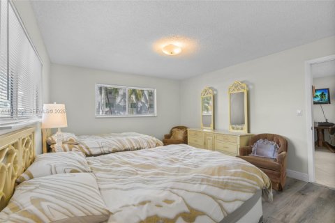 Condo in Miami Beach, Florida, 2 bedrooms  № 2020730 - photo 14