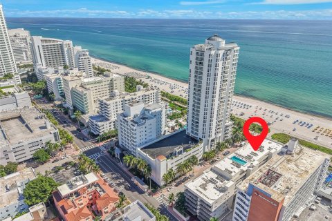 Condo in Miami Beach, Florida, 2 bedrooms  № 2020730 - photo 29