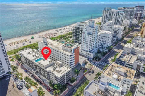 Condo in Miami Beach, Florida, 2 bedrooms  № 2020730 - photo 28