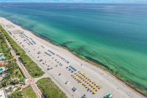 Condo in Miami Beach, Florida, 2 bedrooms  № 2020730 - photo 30