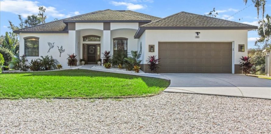 House in Crystal River, Florida 4 bedrooms, 186.64 sq.m. № 1444039