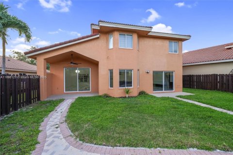 House in Davie, Florida 4 bedrooms, 235.41 sq.m. № 1932343 - photo 2