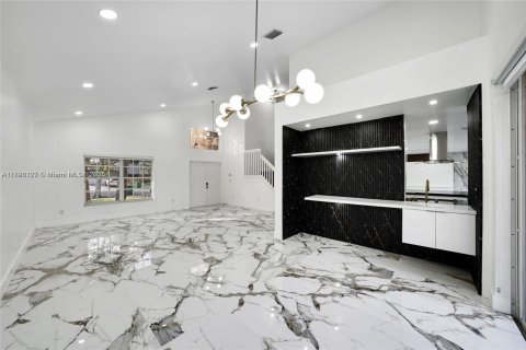 House in Davie, Florida 4 bedrooms, 235.41 sq.m. № 1932343 - photo 6