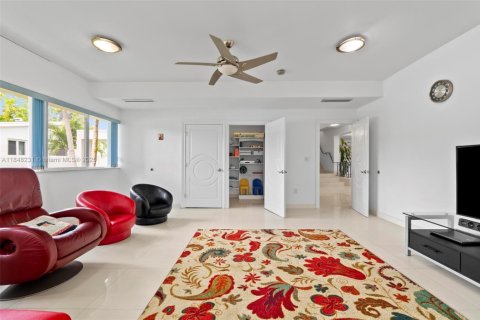 Casa en venta en South Miami, Florida, 5 dormitorios, 528.89 m2 № 1848893 - foto 25