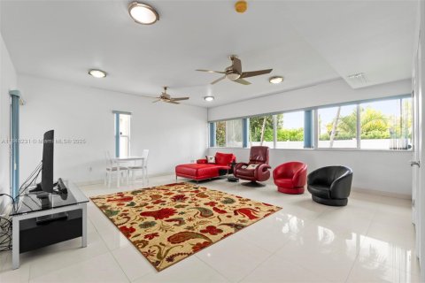 Casa en venta en South Miami, Florida, 5 dormitorios, 528.89 m2 № 1848893 - foto 24