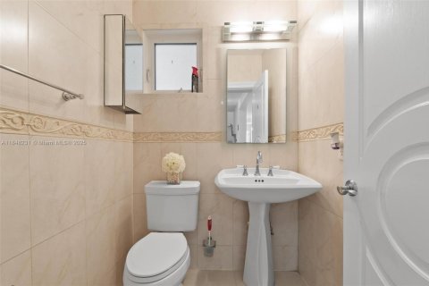Casa en venta en South Miami, Florida, 5 dormitorios, 528.89 m2 № 1848893 - foto 30
