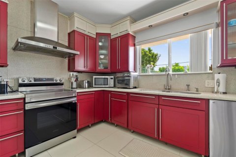 Casa en venta en South Miami, Florida, 5 dormitorios, 528.89 m2 № 1848893 - foto 15