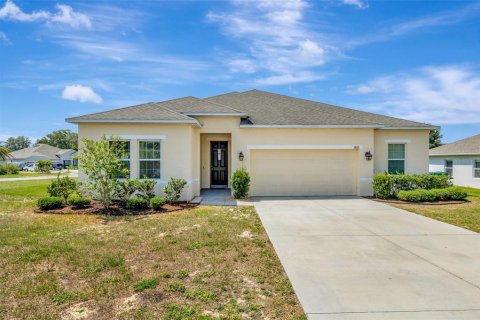 Villa ou maison à vendre à Fruitland Park, Floride: 4 chambres, 213.3 m2 № 1745491 - photo 1