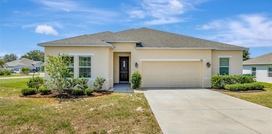 Villa ou maison à Fruitland Park, Floride 4 chambres, 213.3 m2 № 1745491